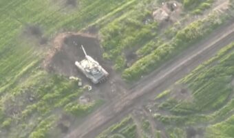 Ukrajinský bojový dron nemilosrdně ničí ruské tanky